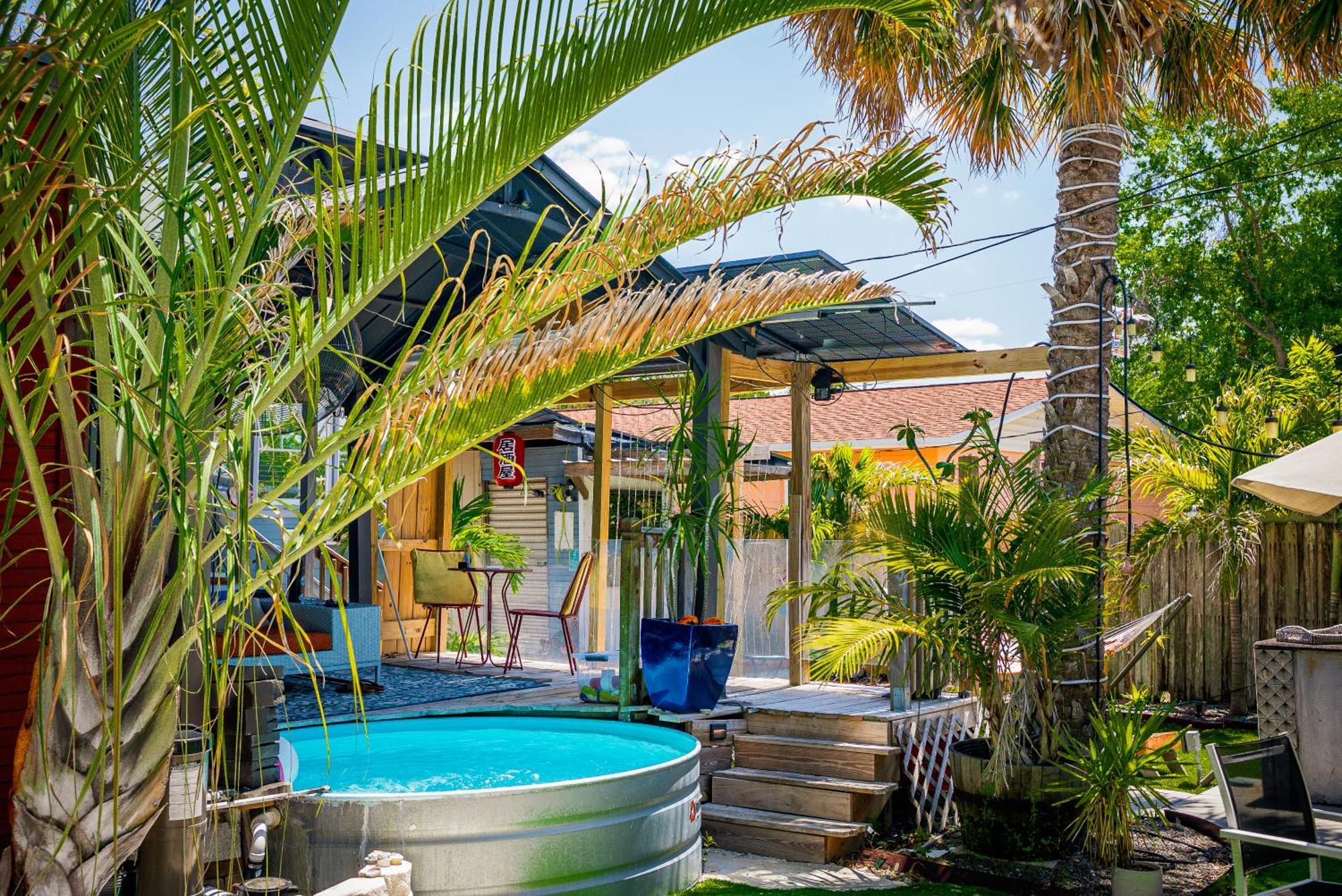 World Solo Travel'S Welcomed At St Pete Home San Petersburgo Exterior foto